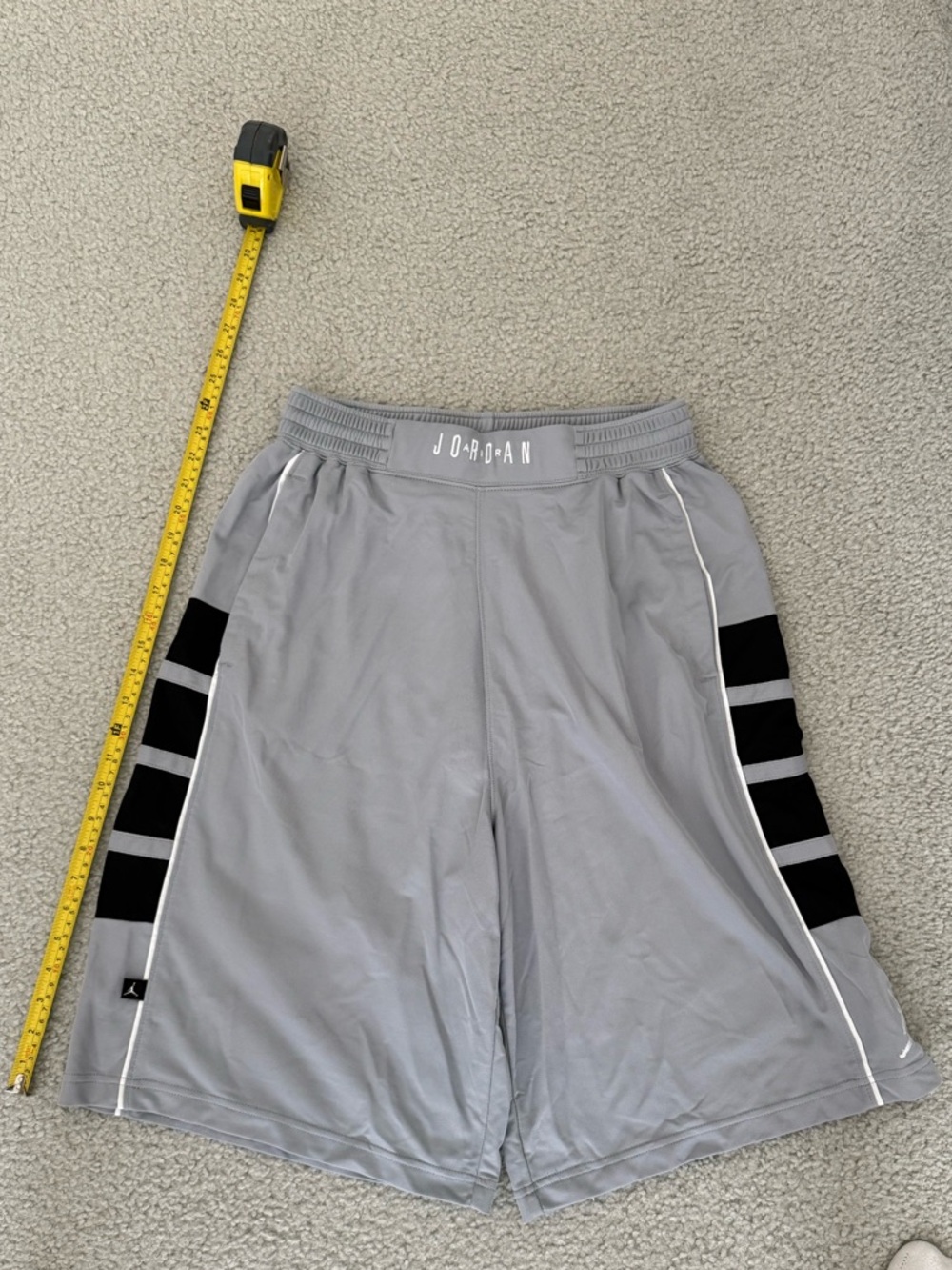Jordan’s Cat Scratch Gray Performance Basketball Shorts size large men’s